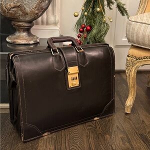 Vintage Leather Lock Briefcase – Classic Executive Style Perfect Christmas Gift